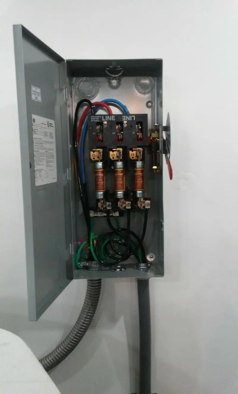 Three-phase disconnect switch installed for Smoke Detector Installation in Port Vue